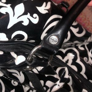 Black&white ThrityOne rolling travel duffel bag